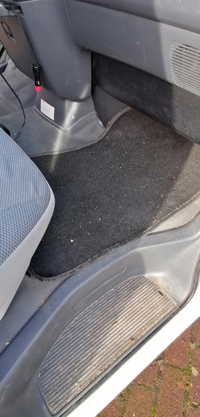 Autobekleding laten reinigen - Auto interieur stoomreinigen - Before