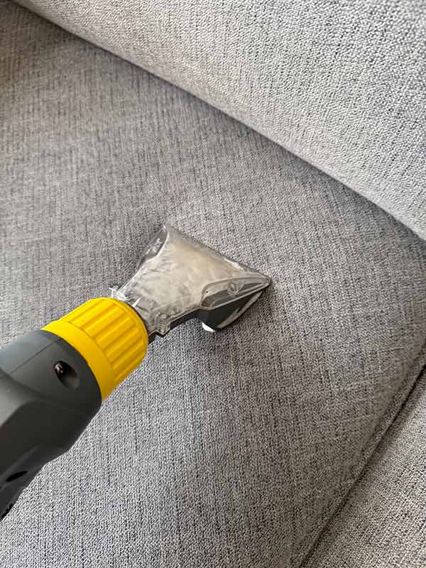 Bankreiniging aan huis Assen - Meubelreiniging aan huis Groningen - Bank laten reinigen